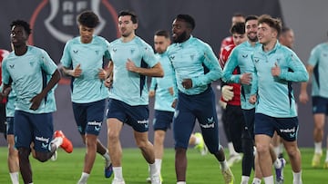 Athletic Bilbao's players take part in a training session ahead of the Spanish Supercup football match between FC Barcelona and Athletic Bilbao at King Abdullah Sports City�in Jeddah on January 6, 2026. (Photo by Fadel SENNA / AFP)