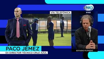 El ex jugador del Am&eacute;rica llam&oacute; &#039;vende humo&#039; al t&eacute;cnico espa&ntilde;ol, quien se encagnch&oacute; en plena llamada en vivo.