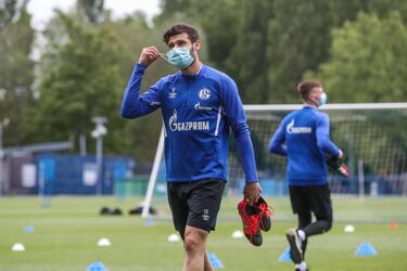 Bundesliga returns with masked substitutes and dressing room distancing