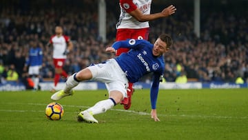 James McCarthy, en el momento de lesionarse.