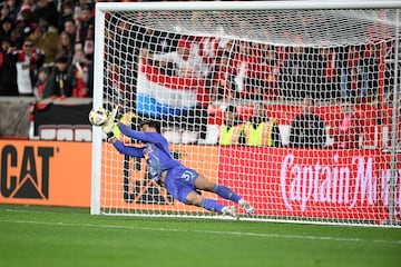 New York Red Bulls goalkeeper Carlos Coronel (31) saves a penalty kick against the Columbus Crew in a 2024 MLS Cup Playoffs 