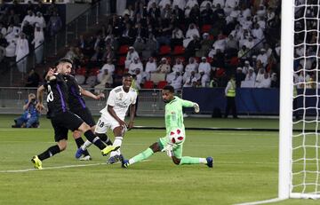 ¡¡Gol 4-1 de Yahía Nader en propia puerta!! Se internó Vinicius en el área, se plantó mano a mano con el portero y su remate pegó en el defensa y se introdujo en su portería