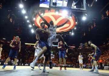 Erazem Lorbek y Jaycee Carroll.