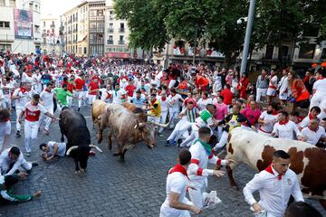 Este 7 de julio serán los toros de la ganadería Núñez del Cuvillo los que recorran las calles de la capital navarra. De esta forma comienza así el primero de los ocho encierros de las fiestas. 
