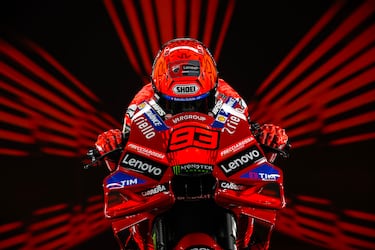 Marc Márquez y la Ducati Desmosedici GP25, la nueva moto de Ducati Lenovo Team.