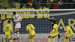 Villarreal's Danish goalkeeper Filip Jorgensen  (up, R) deflects a ball during the Spanish league football match between Villarreal CF and Rayo Vallecano de Madrid at La Ceramica stadium in Vila-real on January 30, 2023. (Photo by Jose Jordan / AFP)