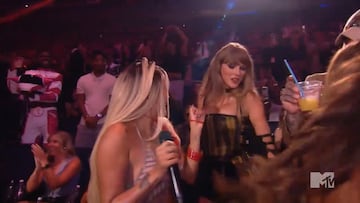 Karol G pone a bailar a Taylor Swift y el vídeo revoluciona las redes