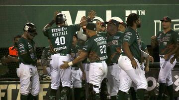MEX4034. MÉRIDA (MÉXICO), 14/09/2022.- Jugadores de Leones de Yucatán celebran una anotación ante Sultanes de Monterrey hoy, durante un partido de la Serie del Rey, en el Parque Kukulcán, en Mérida, Yucatán (México). EFE/Lorenzo Hernández