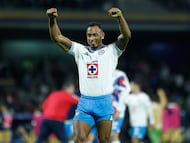 Willer Ditta of Cruz Azul during the 14th round match between Pumas UNAM and Cruz Azul as part of the Liga BBVA MX, Torneo Apertura 2024 at Olimpico Universitario Stadium on October 26, 2024 in Mexico City, Mexico.