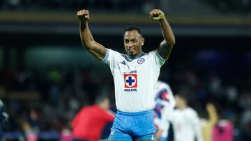 Willer Ditta of Cruz Azul during the 14th round match between Pumas UNAM and Cruz Azul as part of the Liga BBVA MX, Torneo Apertura 2024 at Olimpico Universitario Stadium on October 26, 2024 in Mexico City, Mexico.