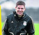 Gerrard será hoy titular mirando al Madrid