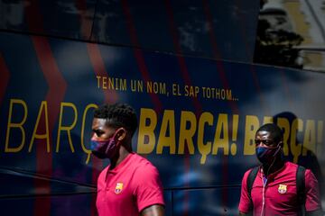 Ousmane Dembélé y Junior Firpo. 