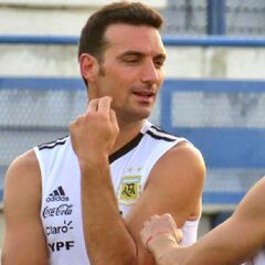 Scaloni y Aimar encaran la renovación de la Albiceleste