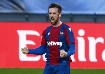 Miramón celebra un gol con el Levante. 