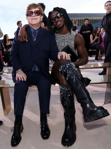 Elton John y Lil Nas X durante la Versace Fall-Winter 2023 celebrada en Los Angeles.