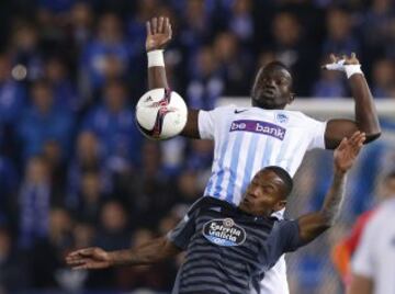 Claudio Beauvue con Omar Colley.