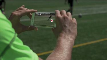 Mide tu técnica futbolera con estas medias inteligentes