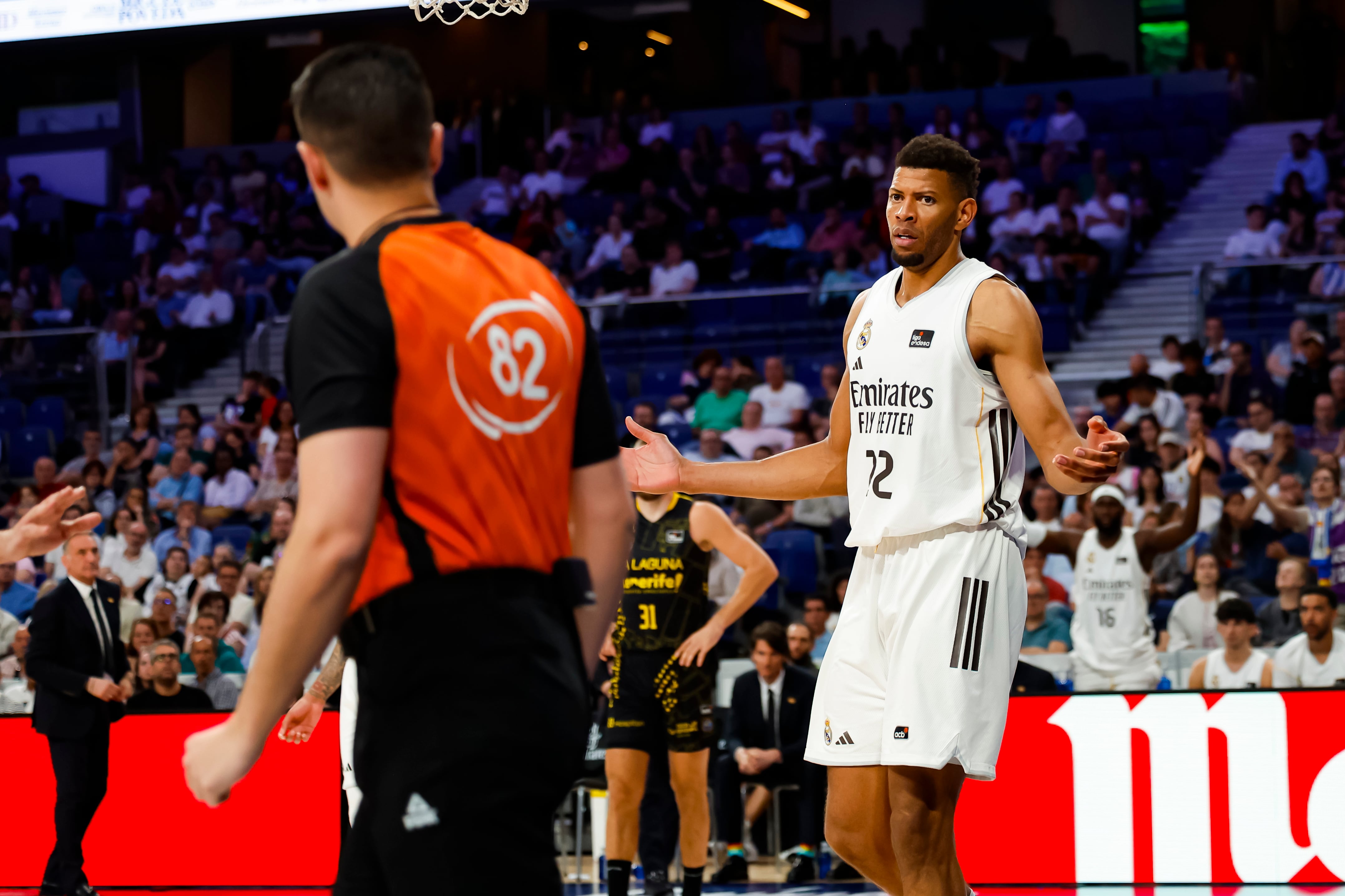 Tavares se queda sin premio al defensor del año: “No vale la pena...”