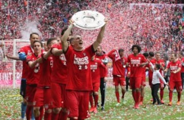 El Bayern celebra el título con ¡Un baño de cerveza!