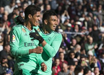 Varane anotó, a pase de Benzema, el 1-0.