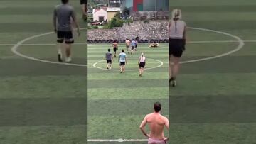 Vídeo: Gol accidental se vuelve viral por lo cómico que fue