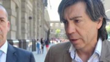 Carlos Soto junto al abogado del Sifup, Jorge Morales.