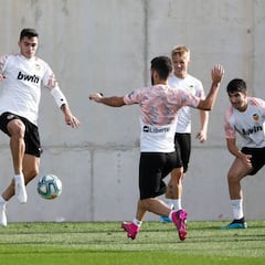 Rodrigo y Guedes KO, vuelven Gameiro, Soler y Kondogbia