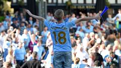 La fiesta del City por las calles de Manchester en imágenes