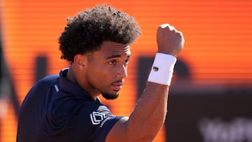 France's Arthur Fils celebrates beating Italy's Lorenzo Musetti during the ATP Barcelona Open "Conde de Godo" tennis tournament quarterfinals singles tennis match at the Real Club de Tenis in Barcelona, on April 17, 2026. (Photo by Manaure Quintero / AFP)