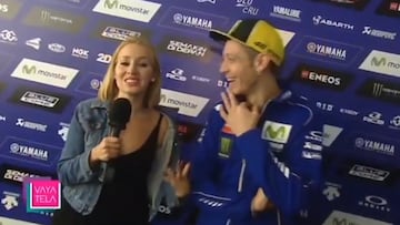 Le coquetea en vivo a Valentino Rossi: "Quiero ser la madre de tus hijos"