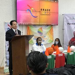 Deportistas LGBT+ reciben uniformes de cara a Gay Games