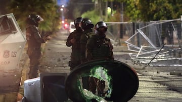 Futbol, Colo Colo vs Fortaleza.
Fase de grupos, Copa Libertadores 2025.
Inciditentes entre hinchas de Colo Colo y Carabineros luego del partido de copa libertadores por el grupo E contra Fortaleza disputado en el estadio Monumental en Santiago, Chile.
10/04/2024
Jonnathan Oyarzun/Photosport
Football, Colo Colo vs Fortaleza.
Group stage, Copa Libertadores 2025.
Incidents between Colo Colo’s fans and Police after the copa libertadores match for group E against Fortaleza at the Monumental stadium in Santiago, Chile.
10/04/2024
Jonnathan Oyarzun/Photosport