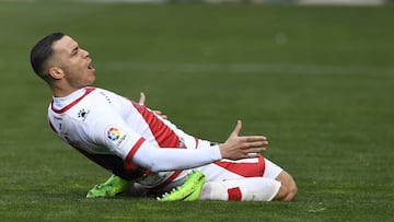 El delantero del Rayo Vallecano, Raúl de Tomás, tras marcar al Zaragoza.