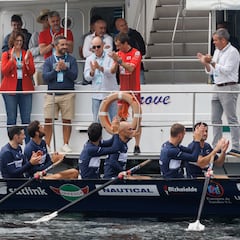 Hondarribia marca el ritmo en la amenazante niebla de Boiro