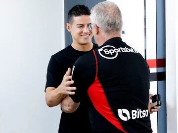 James Rodríguez se encuentra en Sao Paulo. En su primer entrenamiento realizó pruebas físicas con el staff médico del equipo y se reunió con algunos de sus nuevos compañeros.