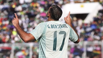 Imagen de Germán Berterame con la camiseta blanca de la Selección Mexicana de Fútbol.