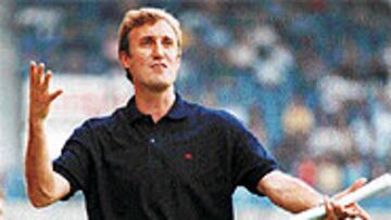 <b>TODO EN CONTRA</B>. Maceda tendrá que intentar que sus jugadores se concentren sólo en el partido.