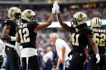 Olave y Kamara celebran un touchdown de los Saints.