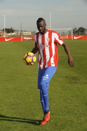 Rubi pidió “un jugador top” para reforzar al Sporting y llegó Lacina Traoré, el techo de LaLiga con su 2,03. Debutó marcando al Alavés, fue titular ante el Lega e hizo sufrir mucho a los zagueros del Atlético. Y ojo, que va mejor por abajo que por alto…