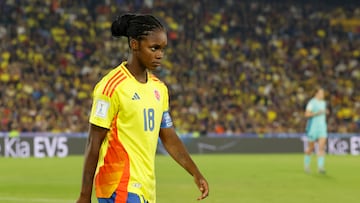 AMDEP5600. BOGOTÁ (COLOMBIA), 31/08/2024.- Linda Caicedo de Colombia sale del campo este sábado, en un partido del grupo A de la Copa Mundial Femenina sub-20 entre las selecciones de Colombia y Australia en el estadio El Campín en Bogotá (Colombia). EFE/ Mauricio Dueñas Castañeda
