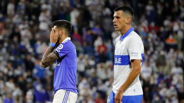 Futbol, Universidad Catolica vs Universidad de Chile.
Fecha 8, campeonato Nacional 2022.
El jugador de Universidad de Chile Jose Maria Carrasco, izquierda, se lamenta luego de perder una oportunidad de gol contra Universidad Catolica durante el partido de primera division realizado en el estadio San Carlos de Apoquindo.
Santiago, Chile.
02/04/2022
Felipe Zanca/Photosport
Football, Universidad Catolica vs Universidad de Chile.
8 th date, 2022 National Championship.
Universidad de ChileÕs player Jose Maria Carrasco, left, reacts after losing a goal against Universidad Catolica during the first division match at San Carlos de Apoquindo stadium.
Santiago, Chile.
02/04/2022
Felipe Zanca/Photosport