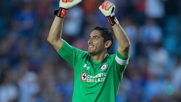 El experimentado arquero mexicano tiene 37 años de edad pero aún ofrece fútbol de calidad bajo el arco. Es una de las garantías con las que cuenta La Máquina.