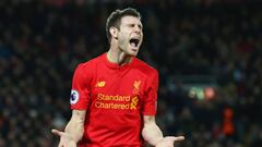 James Milner lament&aacute;ndose.