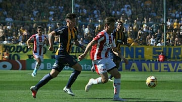 Unión de Santa Fe goleó hoy 4-0 a un desconocido Rosario Central a domicilio por la octava fecha de la Superliga Argentina de Fútbol.