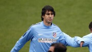 Tiago se ejercitó ayer bajo la lluvia en el Cerro.