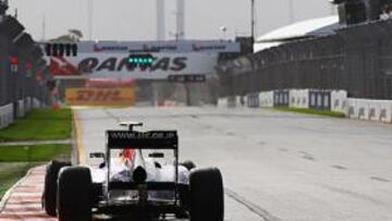 <b>MUCHA VIRUTA. </b>Como puede adivinarse en la imagen, los Pirelli de esta temporada sueltan muchas virutas de goma fuera de la trazada lógica de los monoplaza.