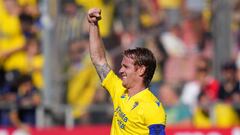 GIRONA, SPAIN - OCTOBER 15: Alex Fernandez of Cadiz CF celebrates after scoring their side's first goal during the LaLiga Santander match between Girona FC and Cadiz CF at Montilivi Stadium on October 15, 2022 in Girona, Spain. (Photo by Alex Caparros/Getty Images)