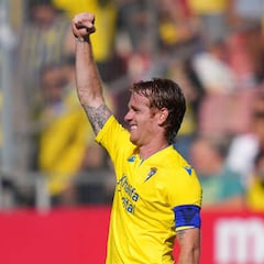 Álex Fernández pide paso en el once titular con un gol