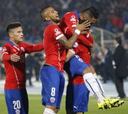 Chile saca la tarea en un complicado debut contra Ecuador