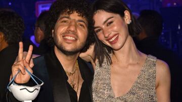 The young rising American singing star sweeps Australia with all concerts sold out and more than 12,000 people wearing the same thing